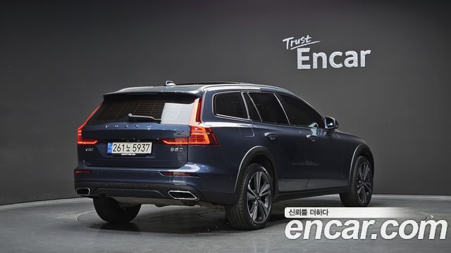 Volvo V60 2-го поколения B5 Pro AWD - фото 1