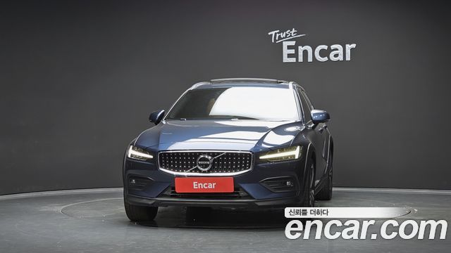 Volvo V60 2-го поколения B5 Pro AWD - фото 2