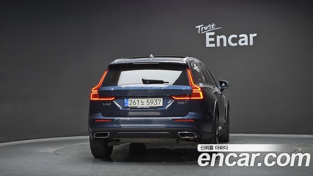 Volvo V60 2-го поколения B5 Pro AWD - фото 3