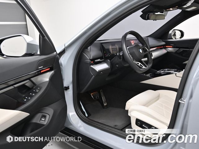 BMW 5-Series G60 520i M Sport - фото 0