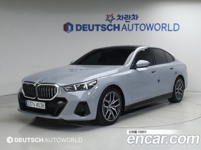 BMW 5-Series G60 520i M Sport - фото 1