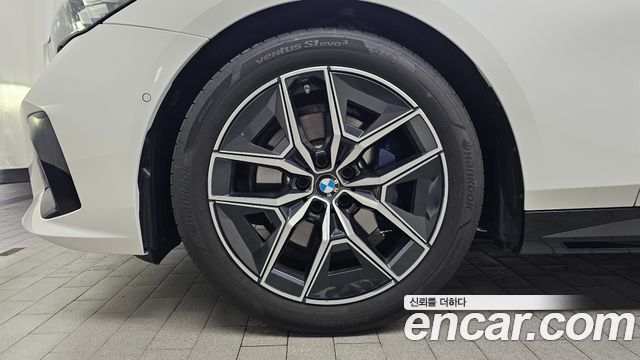 BMW 5-Series G60 520i M Sport - фото 4