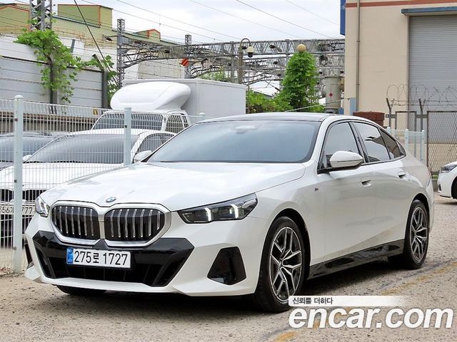 BMW 5-Series G60 520i M Sport - фото 1