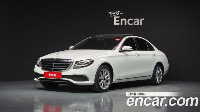 Mercedes-Benz E-Class W213 E300 Exclusive - фото 0