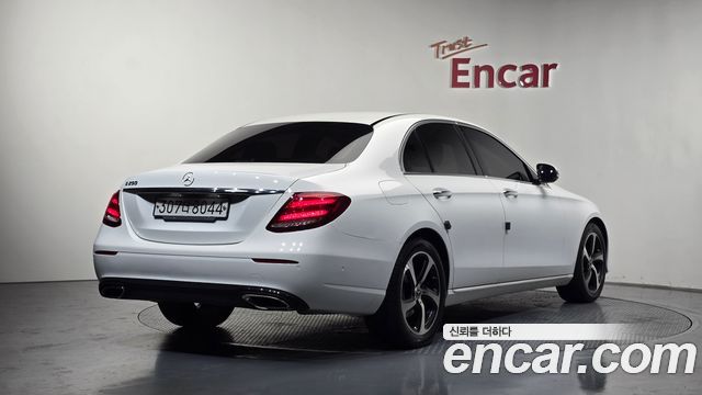 Mercedes-Benz E-Class W213 E250 Avantgarde - фото 1