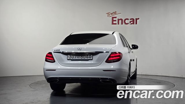 Mercedes-Benz E-Class W213 E250 Avantgarde - фото 3