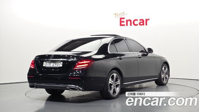 Mercedes-Benz E-Class W213 E300 Avantgarde - фото 1