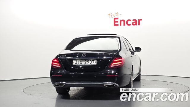 Mercedes-Benz E-Class W213 E300 Avantgarde - фото 3