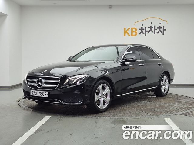 Mercedes-Benz E-Class W213 E220d Avantgarde - фото 0