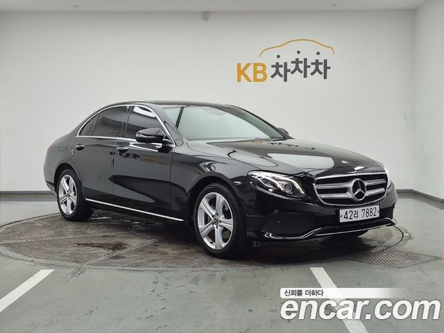 Mercedes-Benz E-Class W213 E220d Avantgarde - фото 1