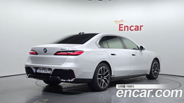 BMW 7-Series G70 740d xDrive M Sport - фото 1