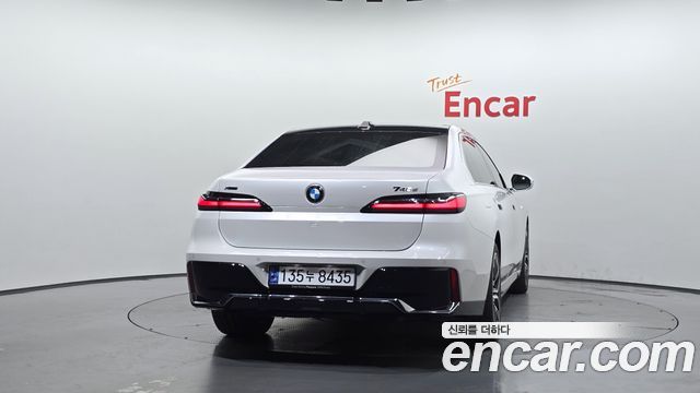 BMW 7-Series G70 740d xDrive M Sport - фото 3