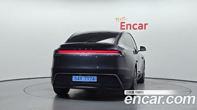 Tesla Model Y Long Range AWD - фото 3