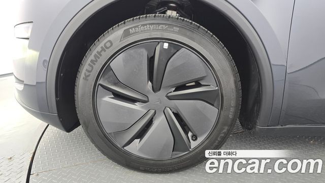 Tesla Model Y Long Range AWD - фото 4