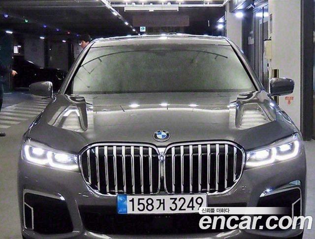 BMW 7-Series G11 740i M Sport - фото 0