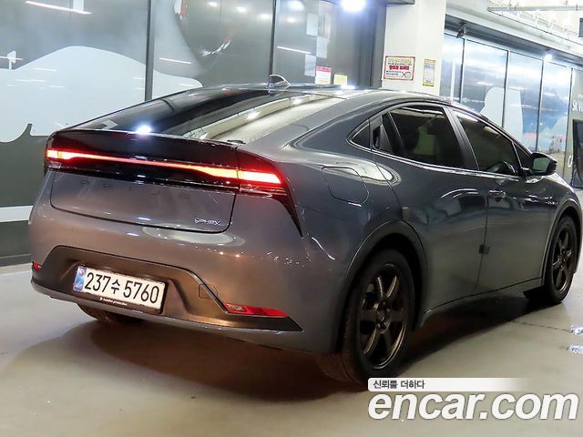 Toyota Prius 5-го поколения 2.0 PHEV SE - фото 3