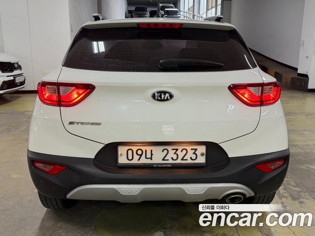 Kia Stonic Diesel 1.6 Deluxe - фото 3