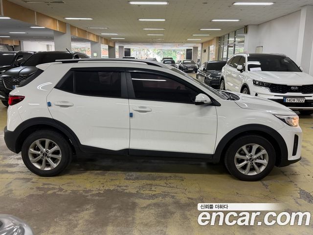 Kia Stonic Diesel 1.6 Deluxe - фото 4