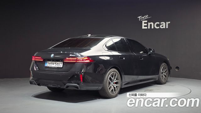 BMW 5-Series G60 520i Special Edition - фото 1