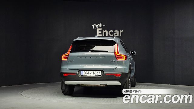 Volvo XC40 B4 Inscription - фото 3