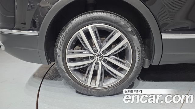Volkswagen Tiguan 2.0 TSI Prestige - фото 4