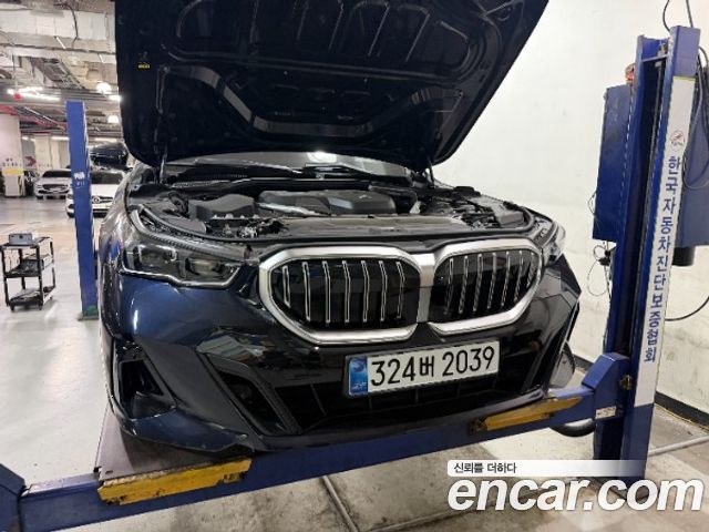 BMW 5-Series G60 530i xDrive M Sport - фото 0