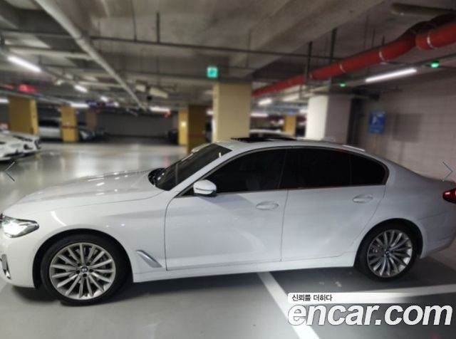 BMW 5-Series G30 530i Luxury - фото 2