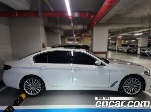 BMW 5-Series G30 530i Luxury - фото 3
