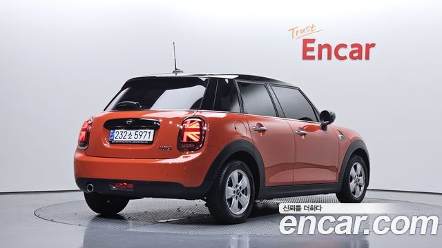 Mini Cooper 5Door Standard 3rd - фото 1