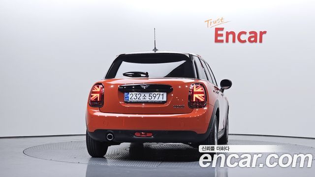 Mini Cooper 5Door Standard 3rd - фото 3