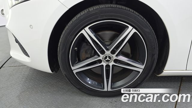 Mercedes-Benz A-Class W177 A250 4MATIC Sedan - фото 4
