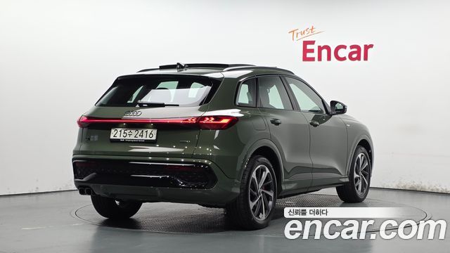 Audi Q5 40 TDI Quattro S Line Black Edition - фото 1