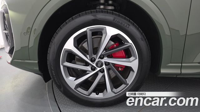 Audi Q5 40 TDI Quattro S Line Black Edition - фото 4