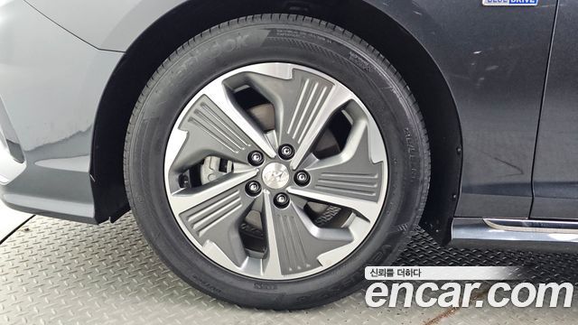 Hyundai Sonata гибрид Premium Special - фото 4