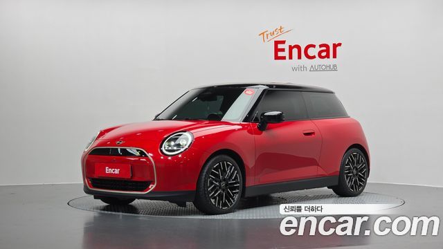 Mini Cooper 4-го поколения SE Favoured - фото 0
