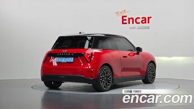 Mini Cooper 4-го поколения SE Favoured - фото 1