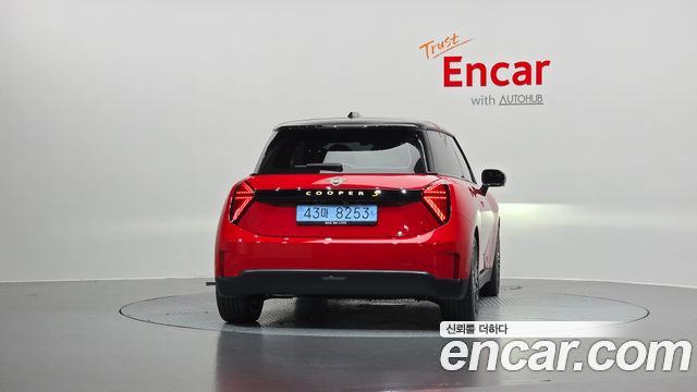Mini Cooper 4-го поколения SE Favoured - фото 3