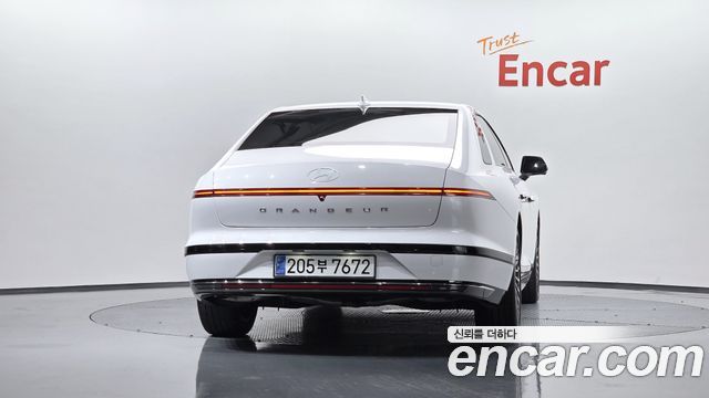 Hyundai Grandeur GN7, гибрид Calligraphy - фото 2