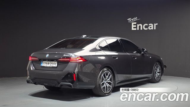 BMW 5-Series G60 520i M Sport - фото 1