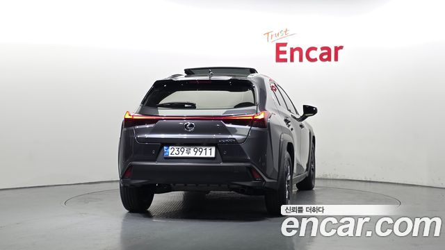 Lexus UX 2.0 2WD - фото 3