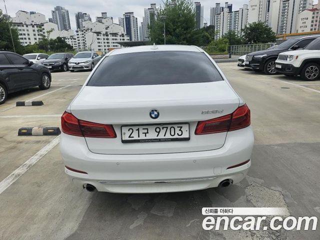 BMW 5-Series G30 520d Luxury Special Edition - фото 1