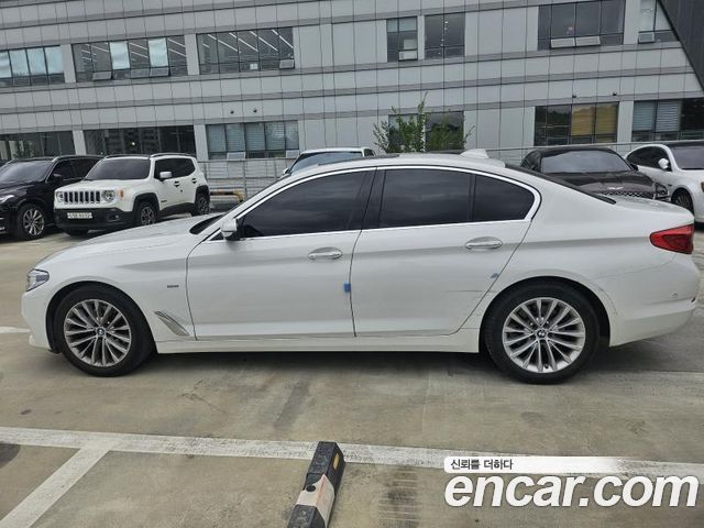 BMW 5-Series G30 520d Luxury Special Edition - фото 2