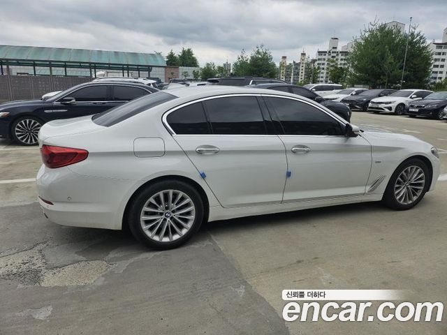 BMW 5-Series G30 520d Luxury Special Edition - фото 3