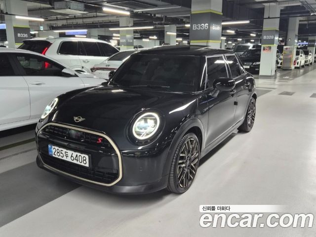 Mini Cooper 4-го поколения 5 Door Favoured - фото 0