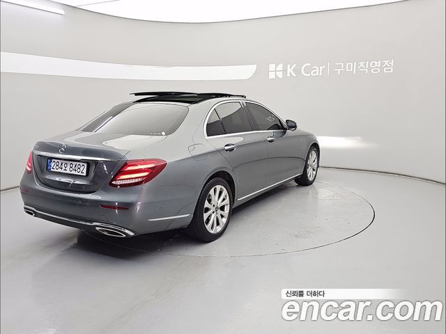 Mercedes-Benz E-Class W213 E300 Exclusive - фото 1