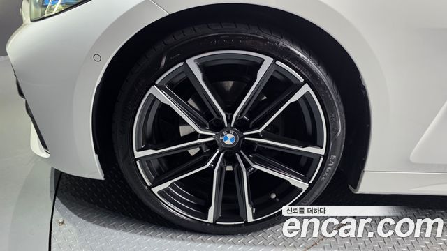 BMW 4-Series G22 420i M Sport Convertible - фото 4