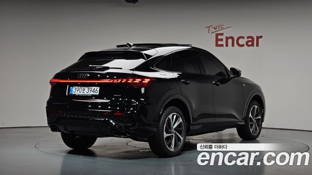 Audi Q5 40 TFSI 콰트로 S Line Sportback - фото 0