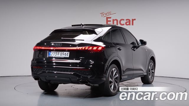 Audi Q5 40 TFSI 콰트로 S Line Sportback - фото 0
