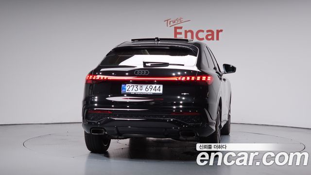Audi Q5 40 TFSI 콰트로 S Line Sportback - фото 2