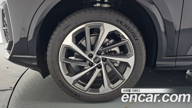 Audi Q5 40 TFSI 콰트로 S Line Sportback - фото 3